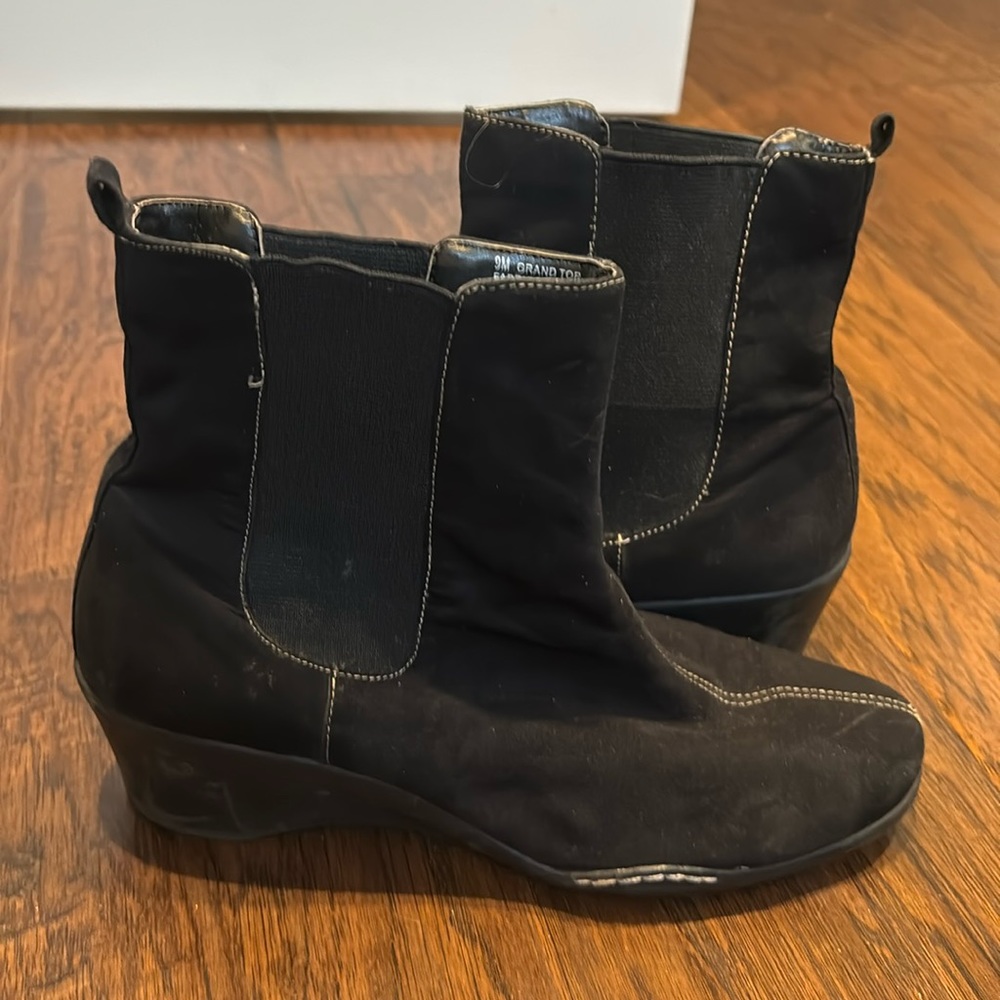 Aerosols ladies booties suede, size 9